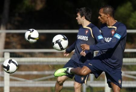 Deco e Liedson em treinamento da seleção portuguesa | José Manuel Ribeiro / Reuters