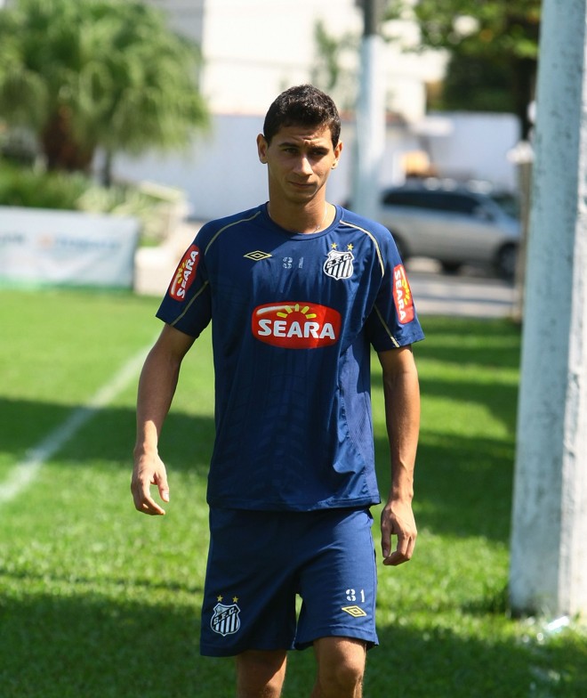 Ganso é apontado por alguns especialistas como mais capaz que Neymar para ajudar a seleção |