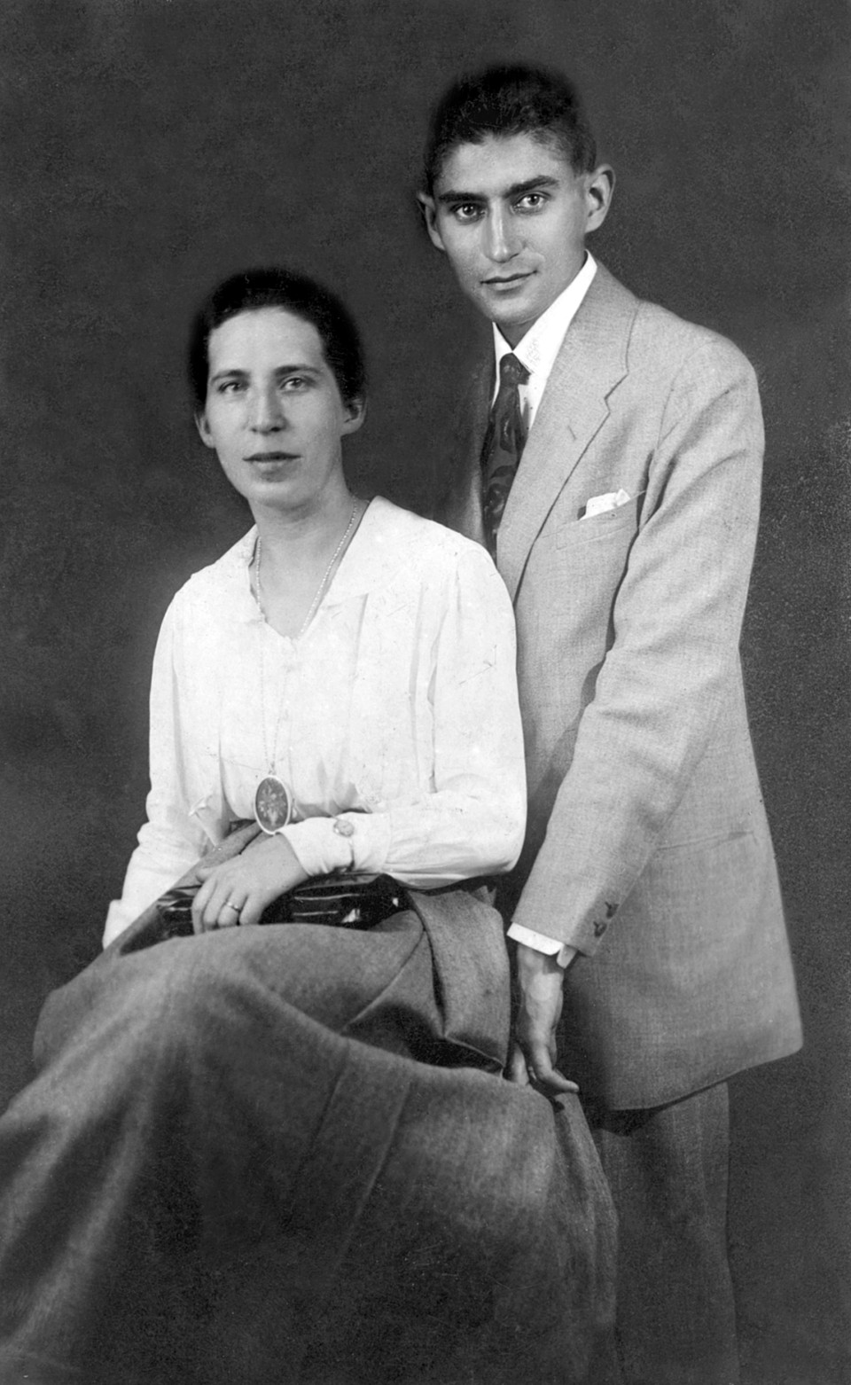 Kafka com  Felice Bauer e, no detalhe, Milena  Jesenská: mulheres adoráveis que compreendiam os tormentos do escritor | Divulgação