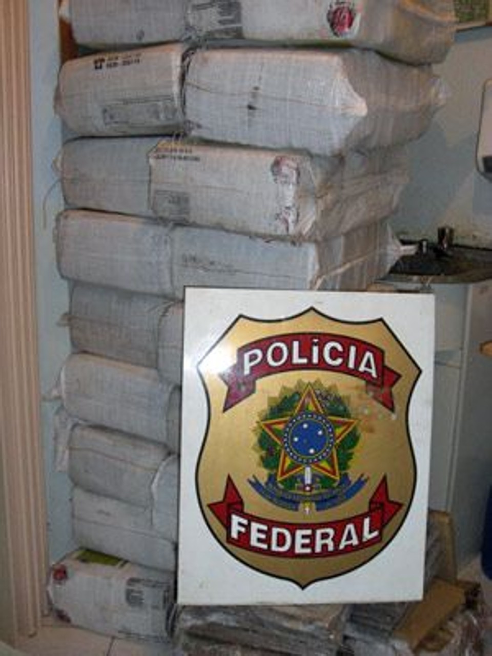 Cerca de 360 quilos de maconha foram apreendidos pela Polícia Federal em Guaíra | Foto: Divulgação/PF