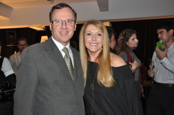 O secretário da Saúde, Carlos Moreira Júnior, foi prestigiar sua colega Ulysséa Duarte, que inaugurou na segunda-feira a nova sede do seu Linnus Institute, de medicina antienvelhecimento e estética | Mary Derosso