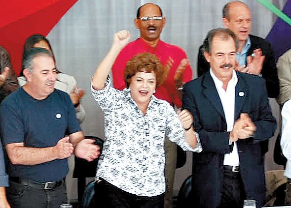 Dilma Roussef discursou ontem em São Bernardo: "Não deixei o Brasil" | Avelson deFreitas/AE