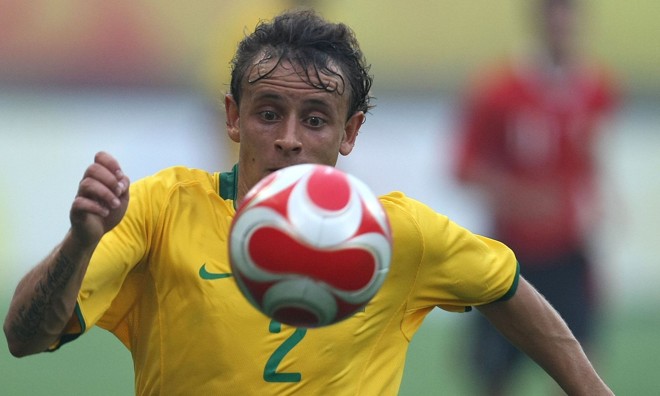 Rafinha, vestindo a camisa da seleção brasileira nas Olimpíadas de Pequim | 