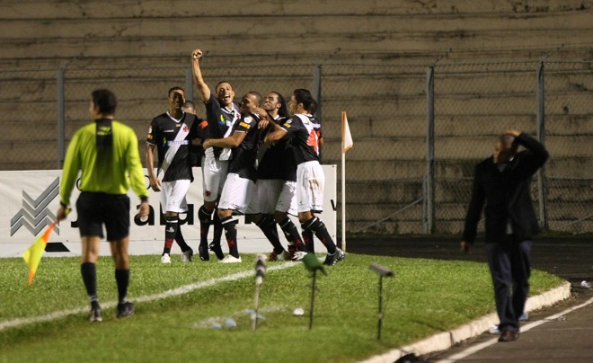 A festa foi grande, afinal o gol garante vantagens ao Vasco no jogo da volta, no Rio de Janeiro | 