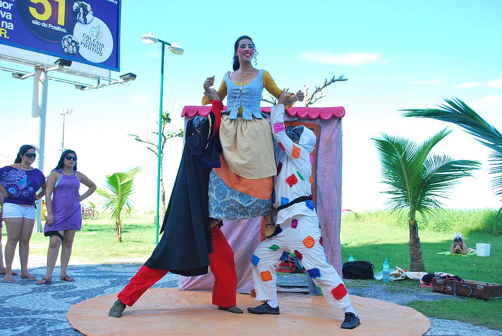 As Espertezas de Arlequim: espetáculo de rua com a companhia A Arte da Comédia | Divulgação