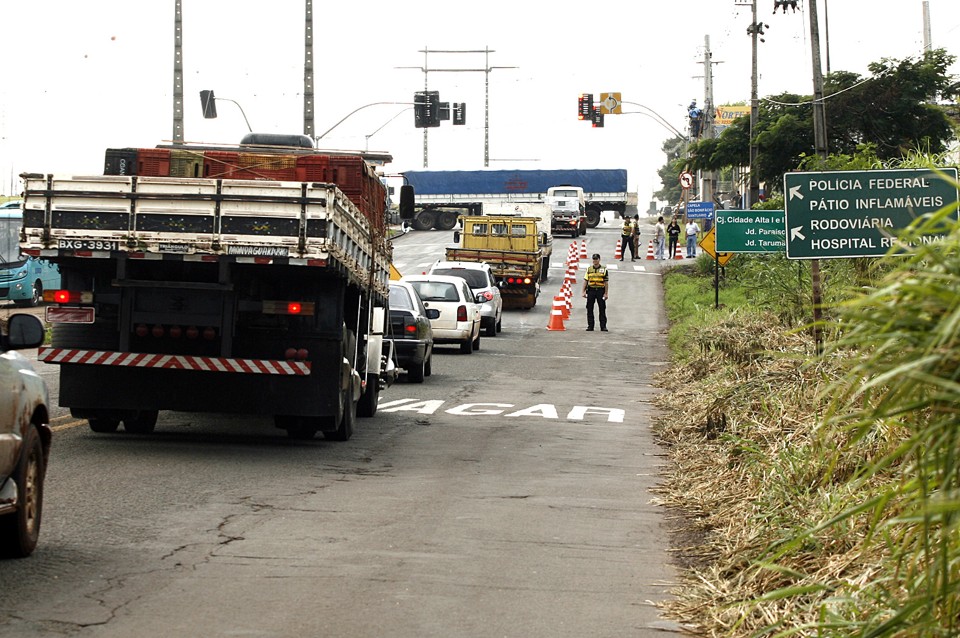 Agentes da Setran e policiais militares fiscalizaram excesso de velocidade e documentação de motoristas e veículos | André Renato/PMM