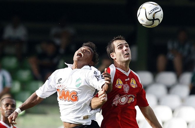 Renatinho sobe para tentar superar William Pomarolla |