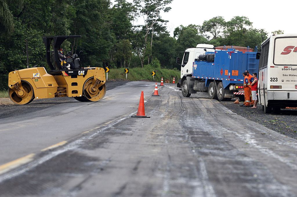 Obra na BR-476 previa a recuperação do asfalto no trecho entre São Mateus do Sul e União da Vitória | Henry Milleo/ Gazeta do Povo