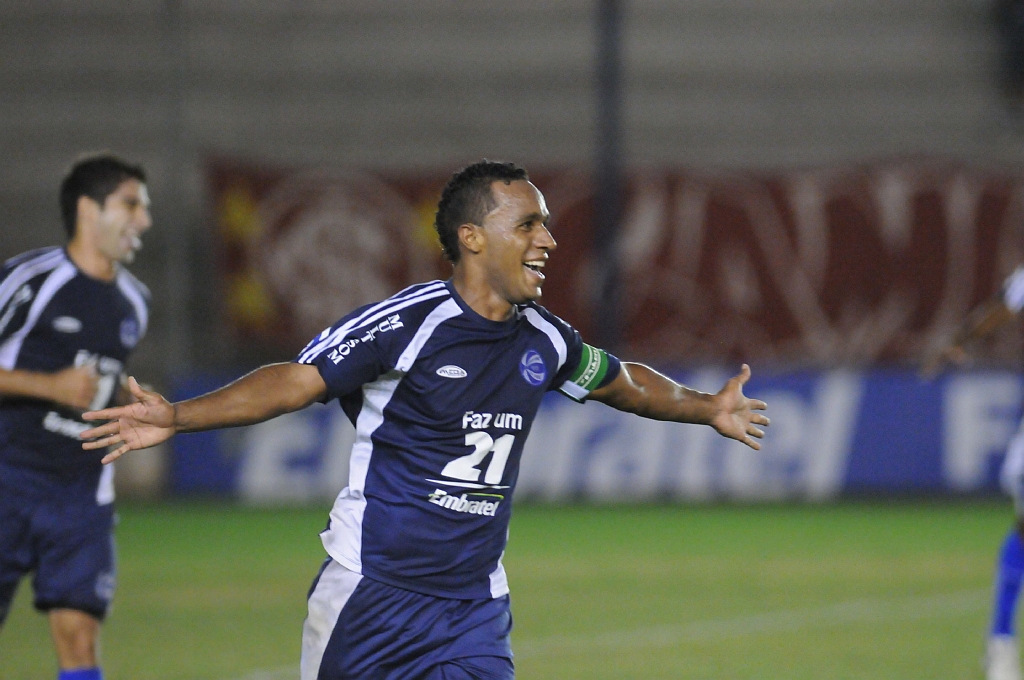 Agora atacante, Jefferson chega amanhã para acertar o contrato de três anos com o Coritiba: jogador de 26 anos espera subir para a elite com o Alviverde | Fabiano do Amaral/ Correio do Povo