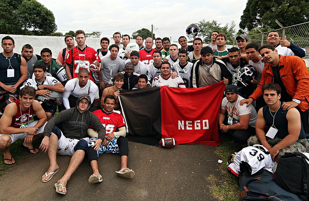 Delegação da Paraíba exibe a bandeira do estado durante a passagem pelo Torneio de Seleções de Futebol Americano | Albari Rosa/Gazeta do Povo