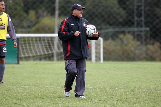 O técnico Leandro Niehues ficou perto de levar o J. Malucelli ao título ano passado | 