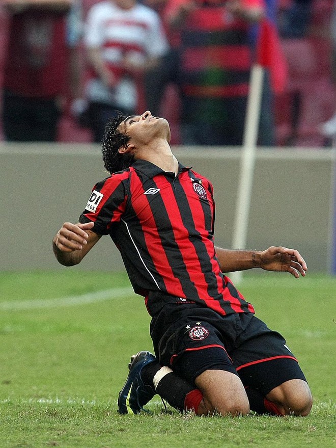 Javier Toleo - principalmente no segundo tempo, quando o Atlético passou a se defender, foi a única opção ofensiva do time, criando boas jogadas e levando perigo ao gol de Juninho. Fez o gol da vitória |