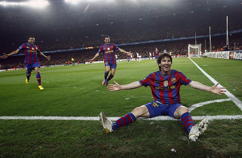 Em uma das melhores atuações individuais da temporada, Lionel Messi fez os quatro gols que levaram o Barcelona à semifinal da Liga dos Campeões | Albert GeA/ Reuters
