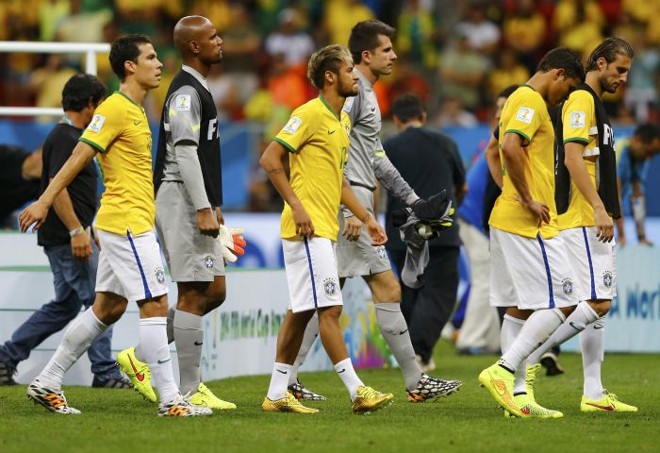 O diretor-geral Abib Miguel: saindo de casa para a prisão. |