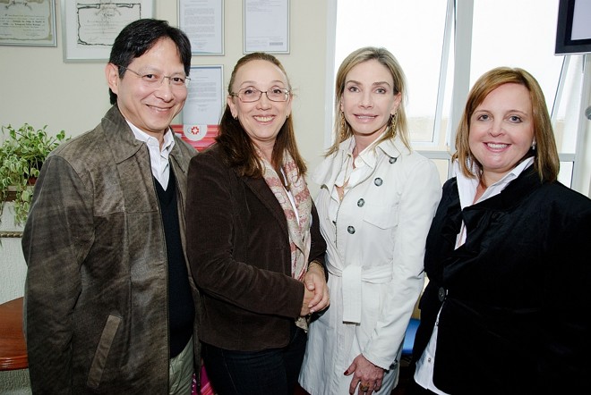 O diretor presidente da Unimed Curitiba, Sérgio Ioshii, a diretora- geral do Hospital de Clínicas, Heda Amarante, e a presidente da Associação Alírio Phiffer, Cristiane Mocelin, prestigiaram o primeiro café da manhã da nova diretoria da Associação dos Amigos do HC, presidida por Dinorah Botto Portugal Nogara (à dir.). O encontro foi na terça-feira, na sede da entidade, no Alto da Glória | 