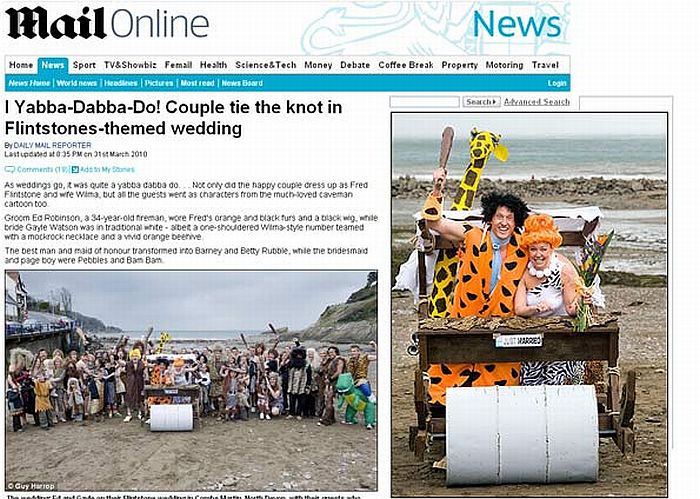 Ed e Gayle Robinson celebraram união vestidos com a família Flintstones, em Devon, na Inglaterra | Reprodução/Mail on line