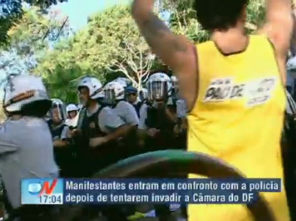 Manifestantes entraram em confronto com policiais | Reprodução / Globo News