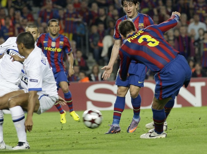 Piqué bate para fazer o gol do Barça. Tento no final não foi suficiente para dar a vaga para o Barcelona |