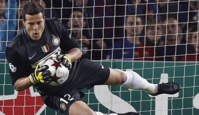O goleiro Júlio César só foi vazado uma vez contra o Barça e estará na final da Liga do Campeões |
