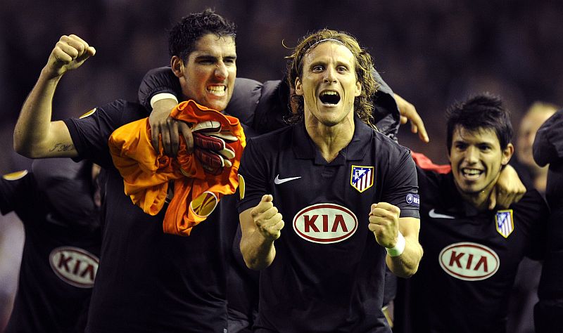 Diego Forlán comemora o gol que deu a classificação ao Atlético de Madrid | Javier Soriano / AFP