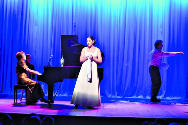 A pianista Linda Bustani e a mezzo-soprano Carolina Faria interpretam o repertório |