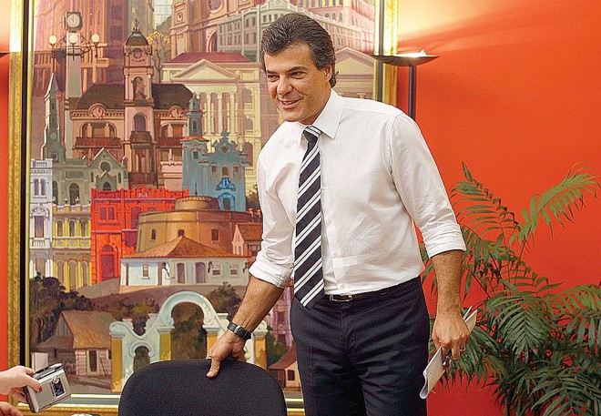 Beto Richa deixou o cargo de prefeito com avaliação boa ou ótima de 74% |