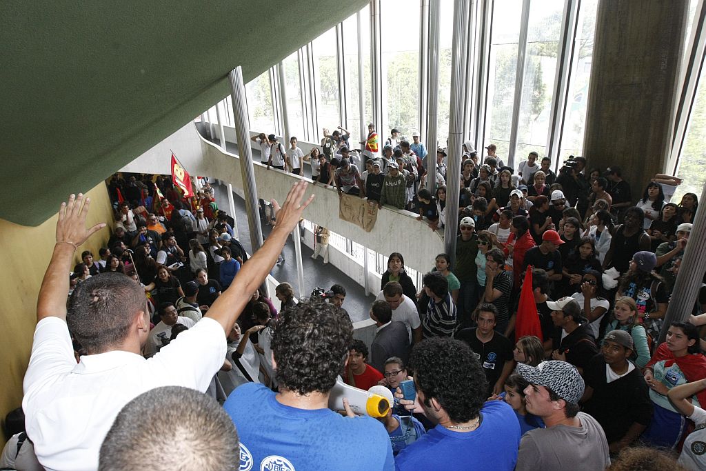 Invasão na Assembleia: cerca de 600 manifestantes protestaram contra Justus | Marcelo Elias/ Gazeta do Povo