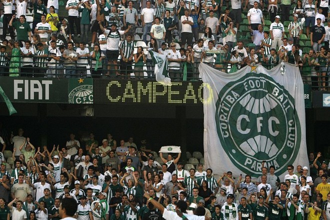 A torcida do Coritiba compareceu em grande número e fez a festa com o time | 