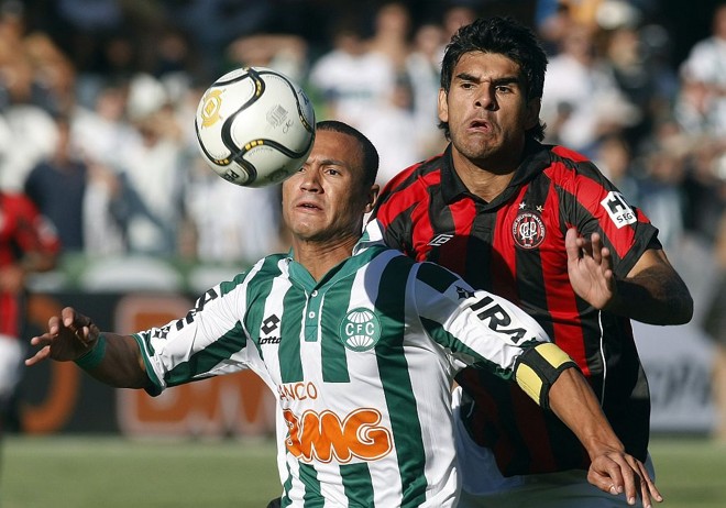 Inversão de papéis: Javier Toledo aperta a marcação sobre Jéci, o capitão do Coritiba e peça-chave na sólida defesa campeã | 