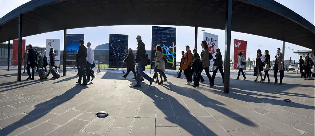 Entrada do 49º Salão Internacional do Móvel de Milão: evento mostra tendências do design mundial | Alessandro Russotti