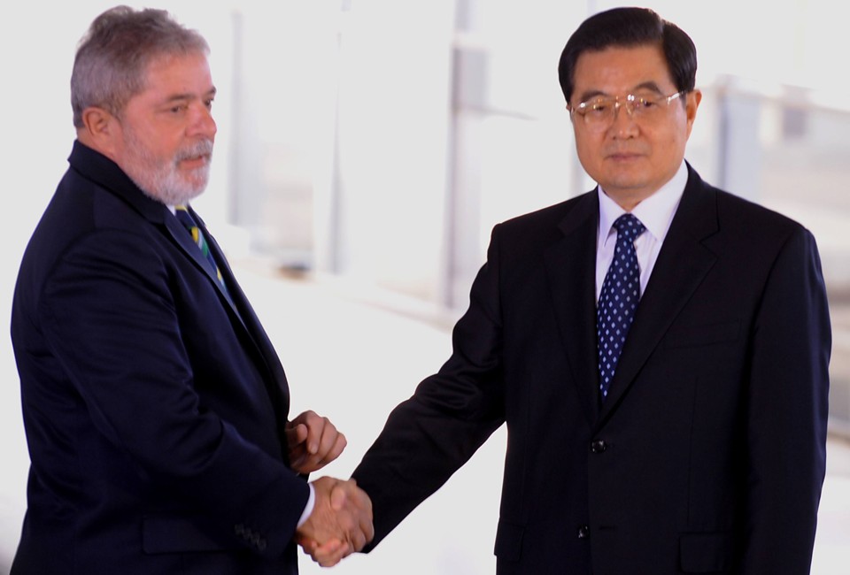 Dirigindo-se a Hu Jintao, com quem assinou atos bilaterais no Itamaraty, o presidente brasileiro fez um pequeno balanço de sua gestão | Agência Brasil
