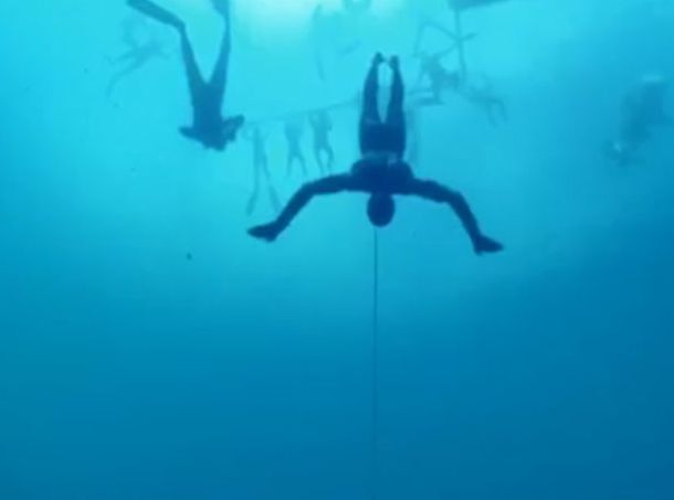 William Trubridge mergulhou 115 metros nas Bahamas | Reprodução