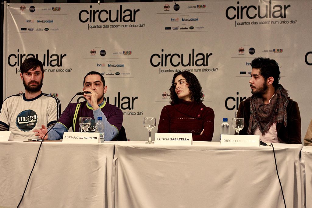 Da esq. para a dir., Adriano Esturilho, Leticia Sabatella e Diego Florentino em entrevista coletiva sobre o longa-metragem Circular, que começa a ser filmado no dia 18 | Rosano Mauro Jr/Divulgação