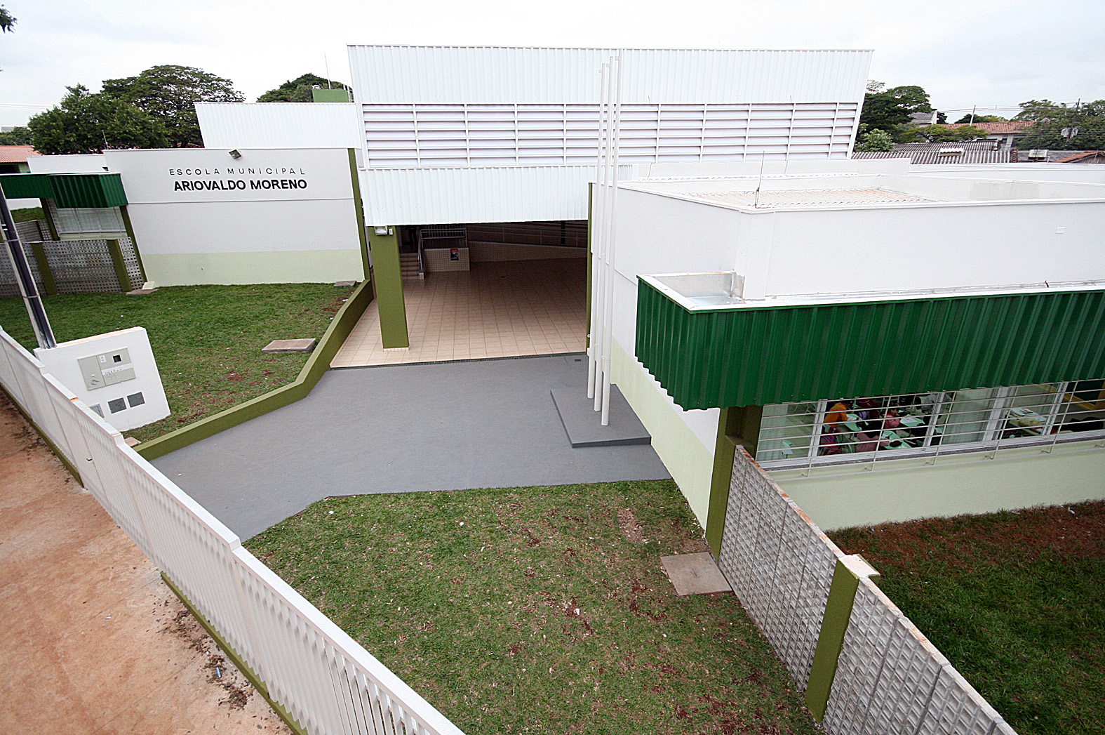 Entrega da Escola Ariovaldo Moreno, nesta manhã, foi o último passo do processo, iniciado em 2007 | Divulgação/Prefeitura de Maringá