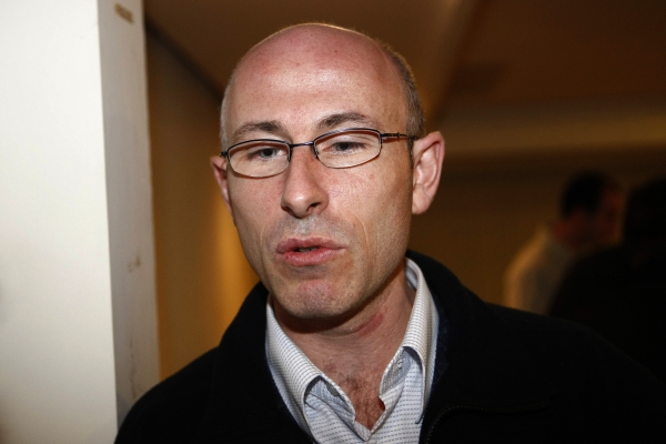 Estou surpreso com a quantidade de casas que estão sendo construídas nesse sistema (de painéis pré-fabricados) pelo Brasil. Vem ao encontro com o problema do grande déficit de casas populares no país.
Andrei Giacomazzi, engenheiro civil da Giacomazzi Construtora | Fotos: Pedro Serápio/Gazeta do Povo