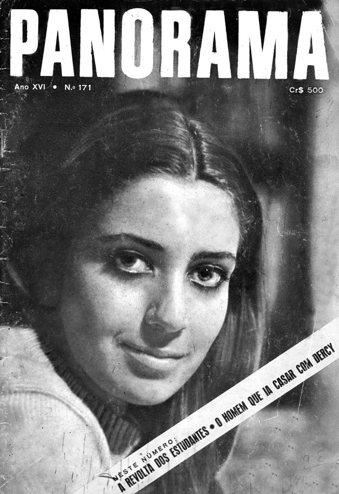 Quem lembra da revista Panorama editada pelos anos 50, 60 e 70? Foi um dos órgãos de imprensa mais importantes que o Paraná já teve. Isto até a televisão se afirmar no estado. Vibrante, lida e comentada, Panorama ajudou a derrubar um governador e a eleger outro. Nascida em Londrina  através do idealismo do seu criador, professor Adolfo Soethe , veio para Curitiba por aquisição da Impressora Paranaense. Hoje apenas seu nome ainda existe. Na foto, vemos a capa da revista do mês de setembro de 1966, com a nossa Miss Brasil 64, Ângela Vasconcelos. Foto feita aqui pelo degas, nos bons tempos | 