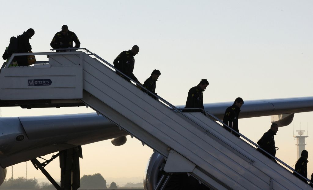 Seleção brasileira desembarca em Joanesburgo, depois de um voo tranquilo | Mike Hutchings/Reuters