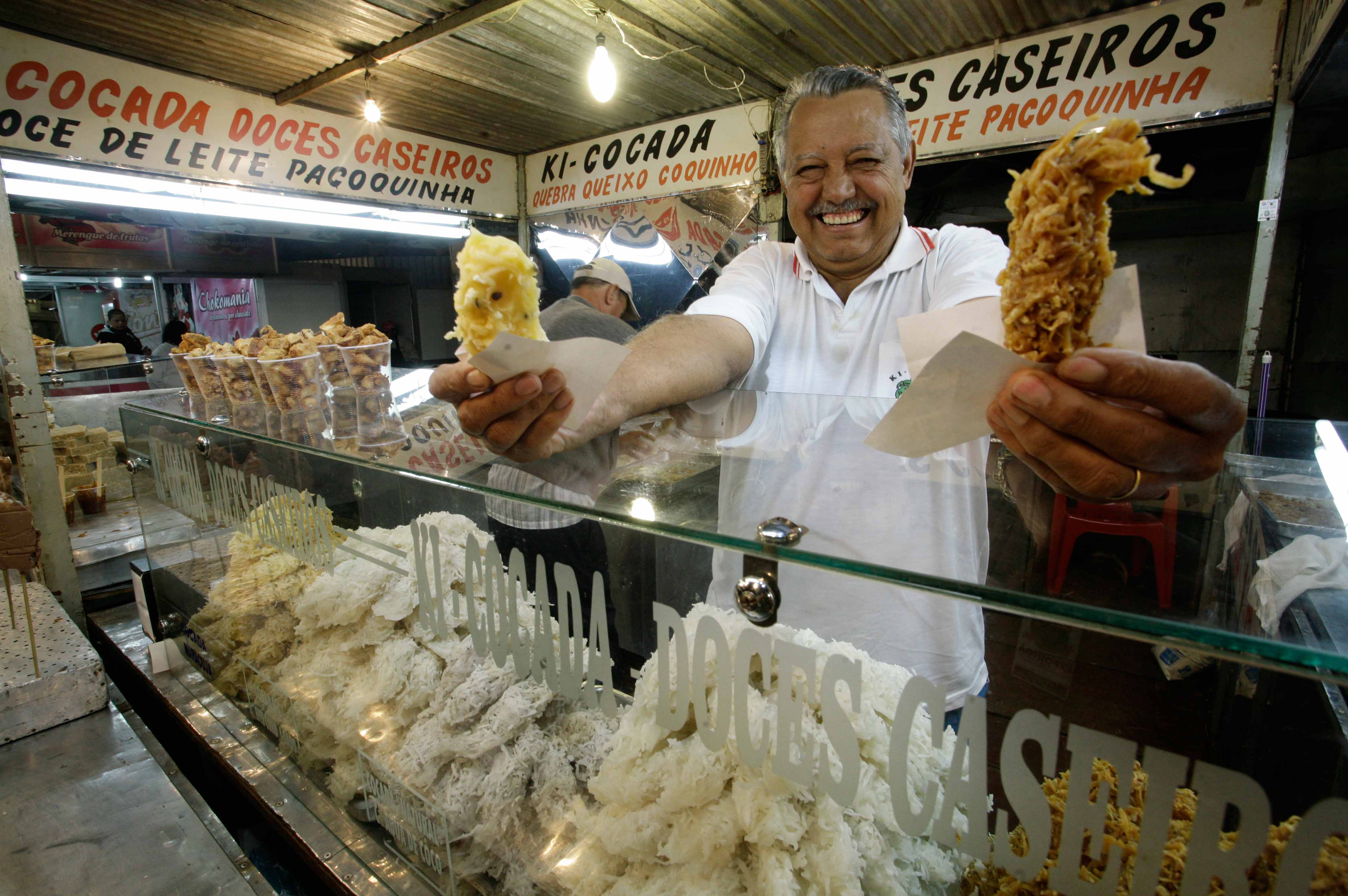Seu Oscar começou na exposição com um tabuleiro de cocada. Hoje são seis barracas espalhadas pelo parque | Divulgação/ Sociedade Rural de Maringá