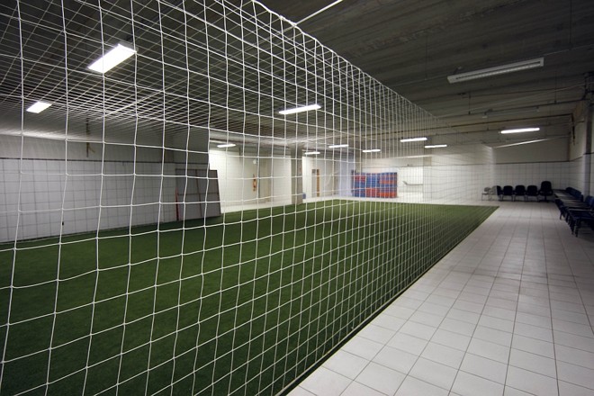 Estádio conta com ampla área coberta para o aquecimento antes das partidas | 