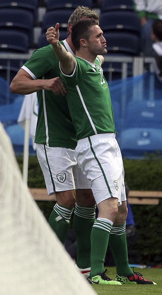 Robbie Keane festeja gol em Dublin | Cathal Mcnaughton/ Reuters