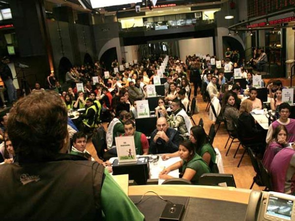 Competição sobre investimentos direcionada a estudantes realizada na Bovespa em 2009 | Divulgação