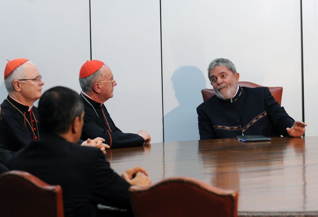 Os cardeais Odilo Scherer (à esquerda) e Claudio Hummes (ao centro) com o presidente Lula: bispos devem se esforçar para combater pedofilia no clero | Fábio Pozzebom / Agência Brasil