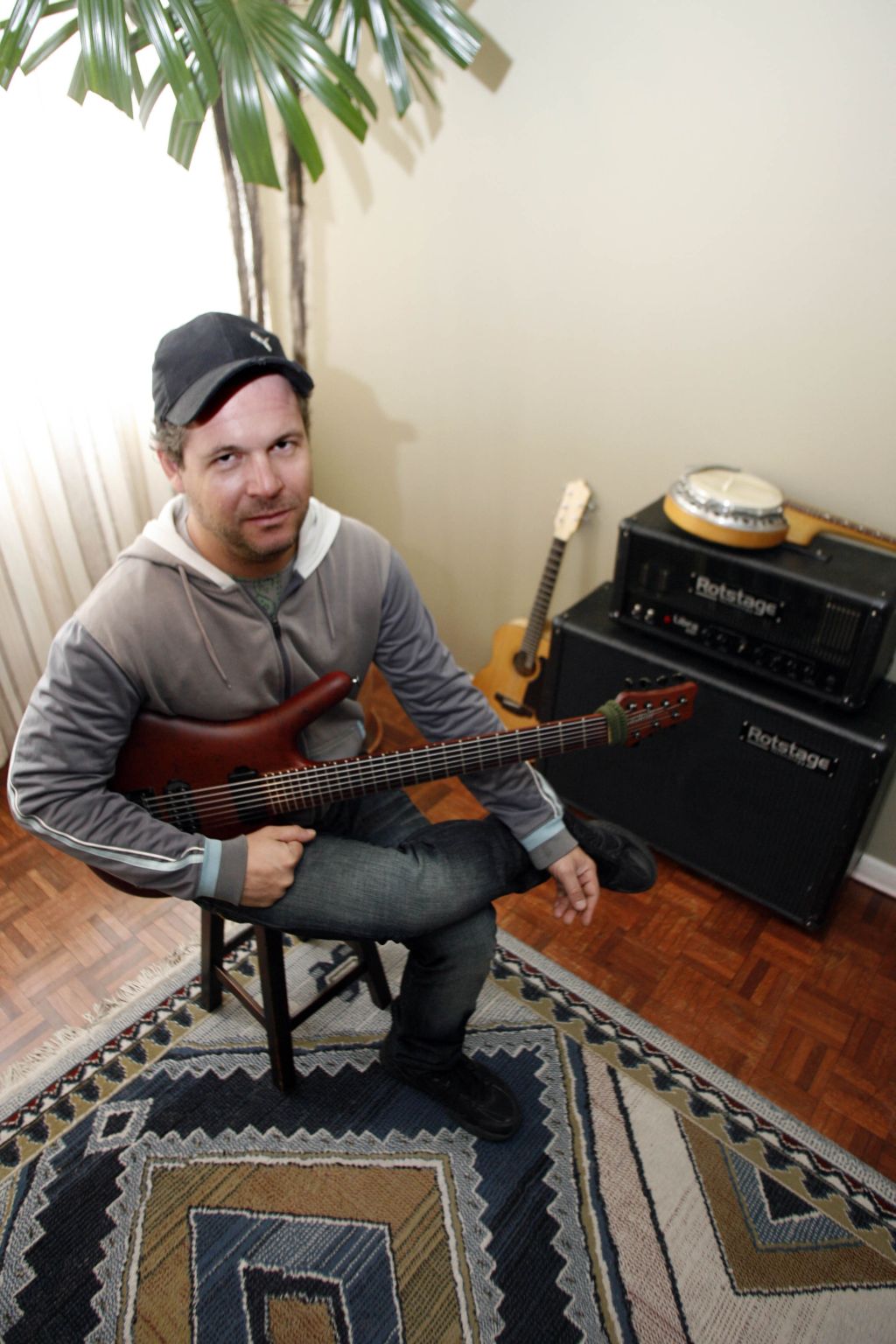 Mario Conde: um sujeito que dá o recado pela guitarra | Priscila Forone/Gazeta do Povo