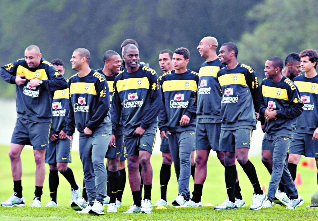 Jogadores da seleção durante o primeiro trabalho físico no CT. Pela primeira vez CBF liberou a captação de imagens do treino | Albari Rosa/ Gazeta do Povo