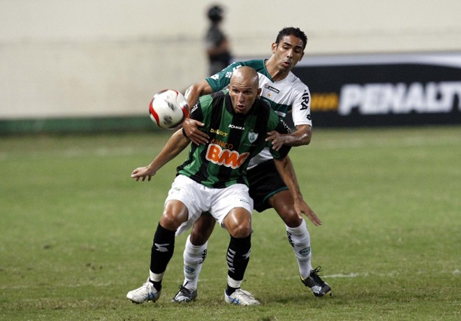 Jogo de muita marcação, cartões e uma expulsão em Santa Catarina | 
