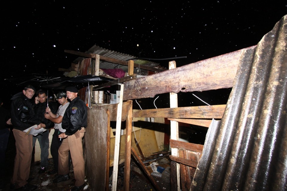 A chacina no bairro Barreirinha, em janeiro deste ano, deixou cinco mortos, incluindo uma gestante | Giuliano Gomes/Arquivo Gazeta do Povo
