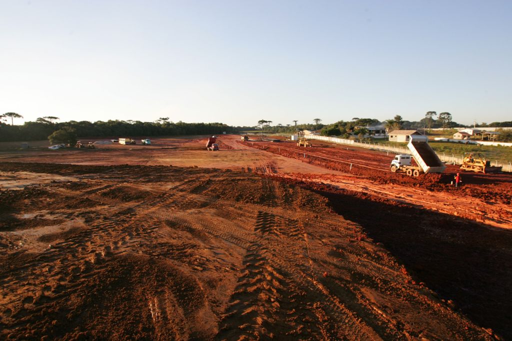 O aterro da empresa Estre Ambiental, em Fazenda Rio Grabnde, visto como única opção para a Caximba: zona de serviços e residências | Ivonaldo Alexandre / Gazeta do Povo