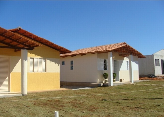 Condomínio de 40 residências construídas pela Olé Casas em Águas Lindas, em Goiás |