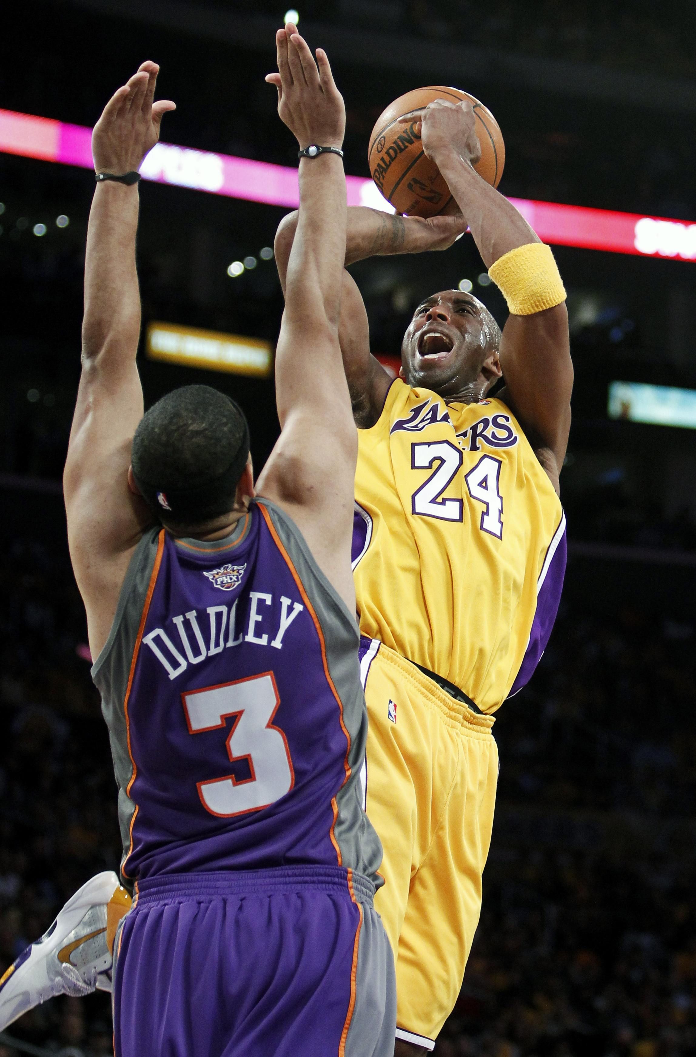 Kobe Bryant comanda Lakers em mais uma vitória | Lucy Nicholson / Reuters