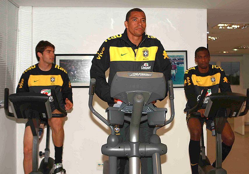 Kaká, Gilberto Silva e Juan durante testes realizados nO CT do Caju durante a manhã deste sábado | Divulgação / CBF News